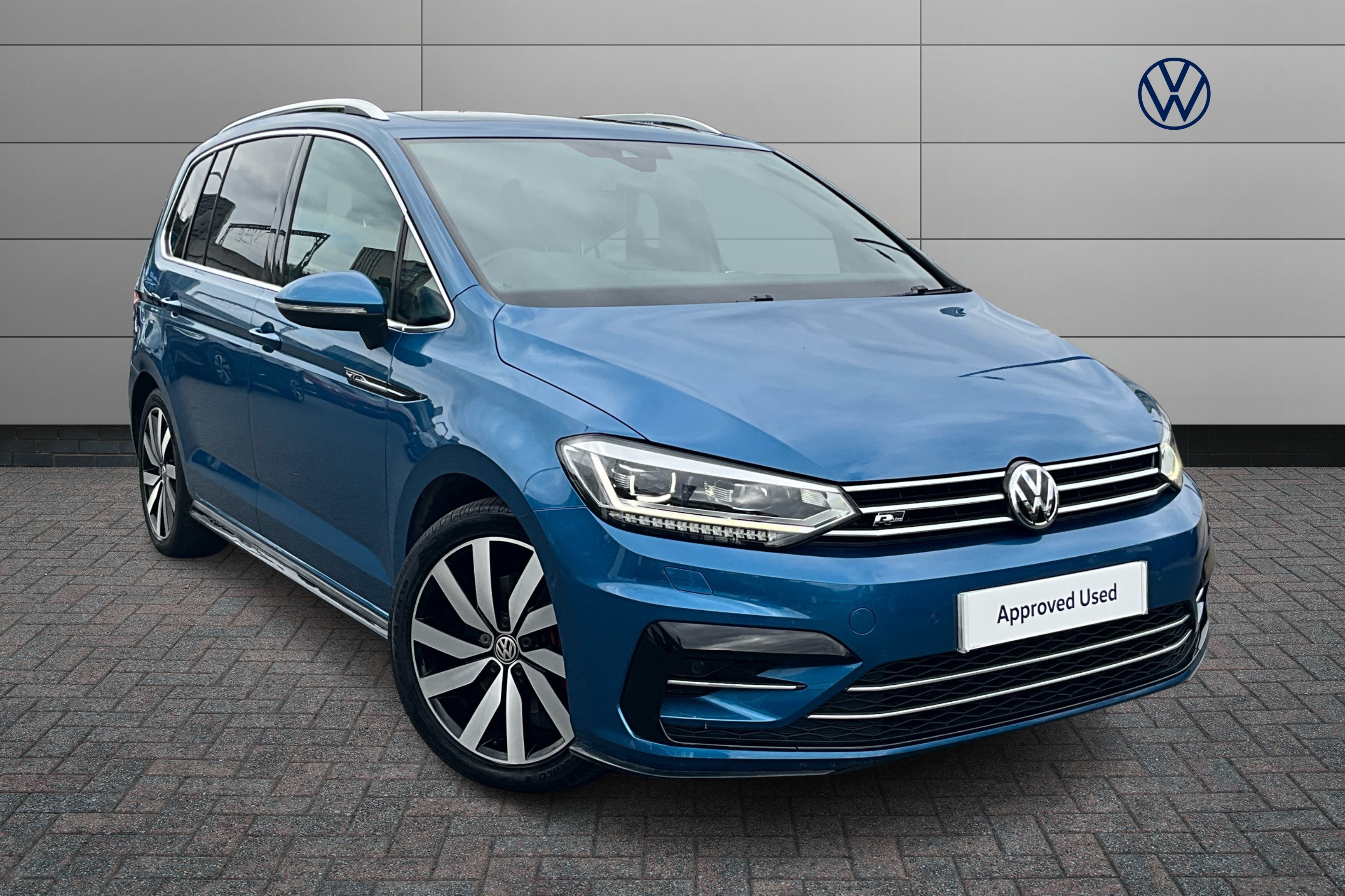 Main listing image - Volkswagen Touran