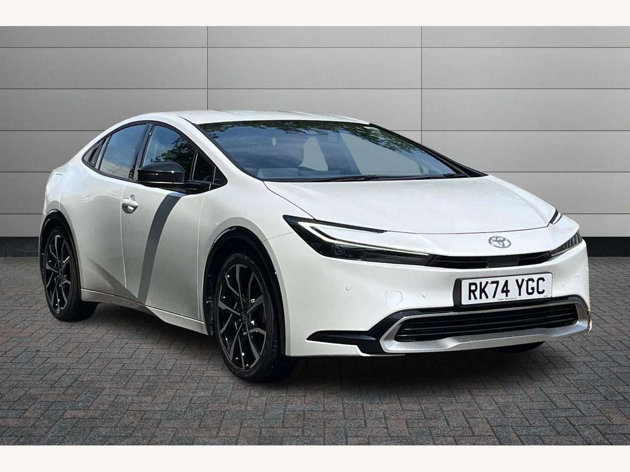 Main listing image - Toyota Prius Plug-In