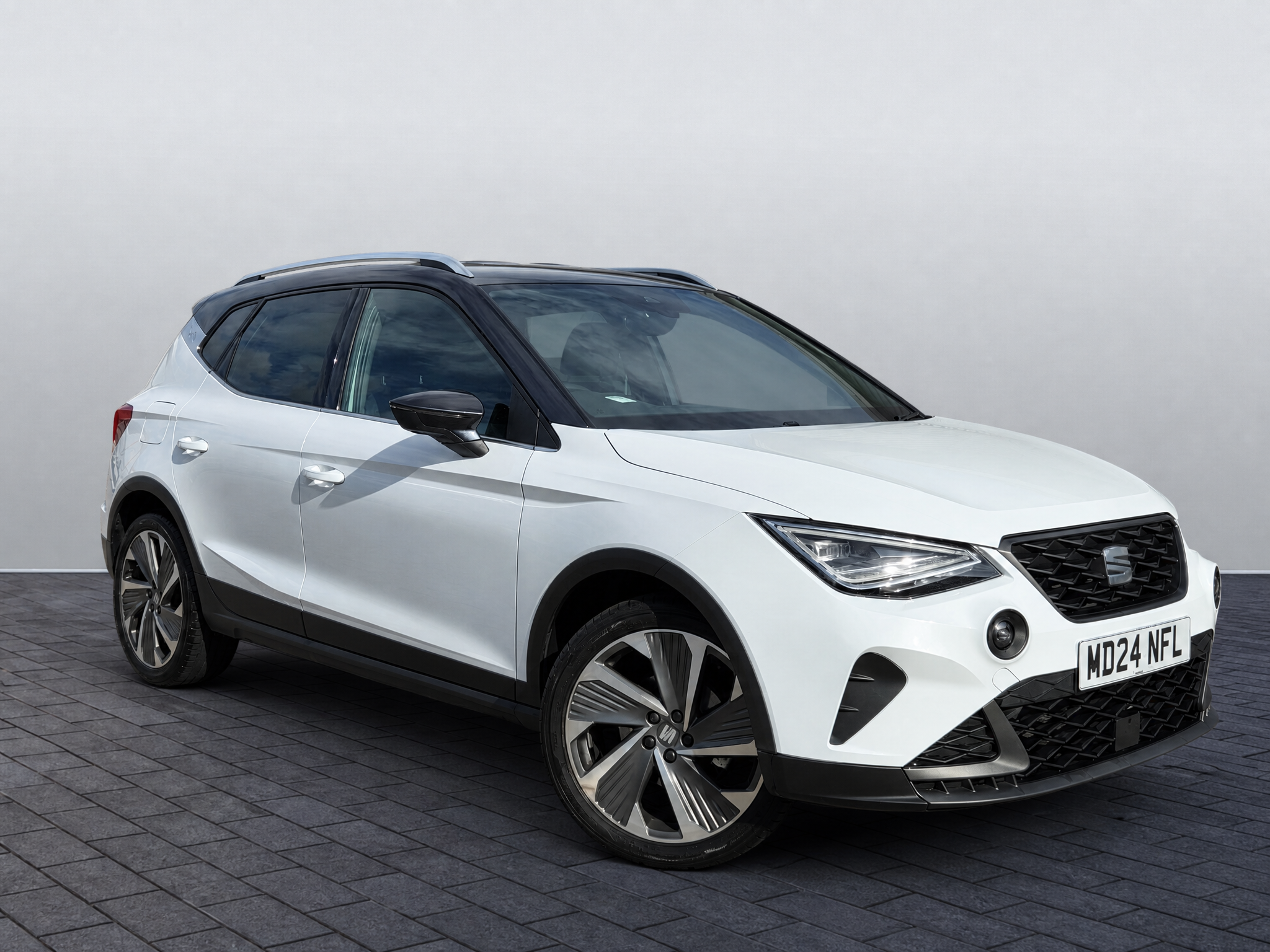 Main listing image - SEAT Arona