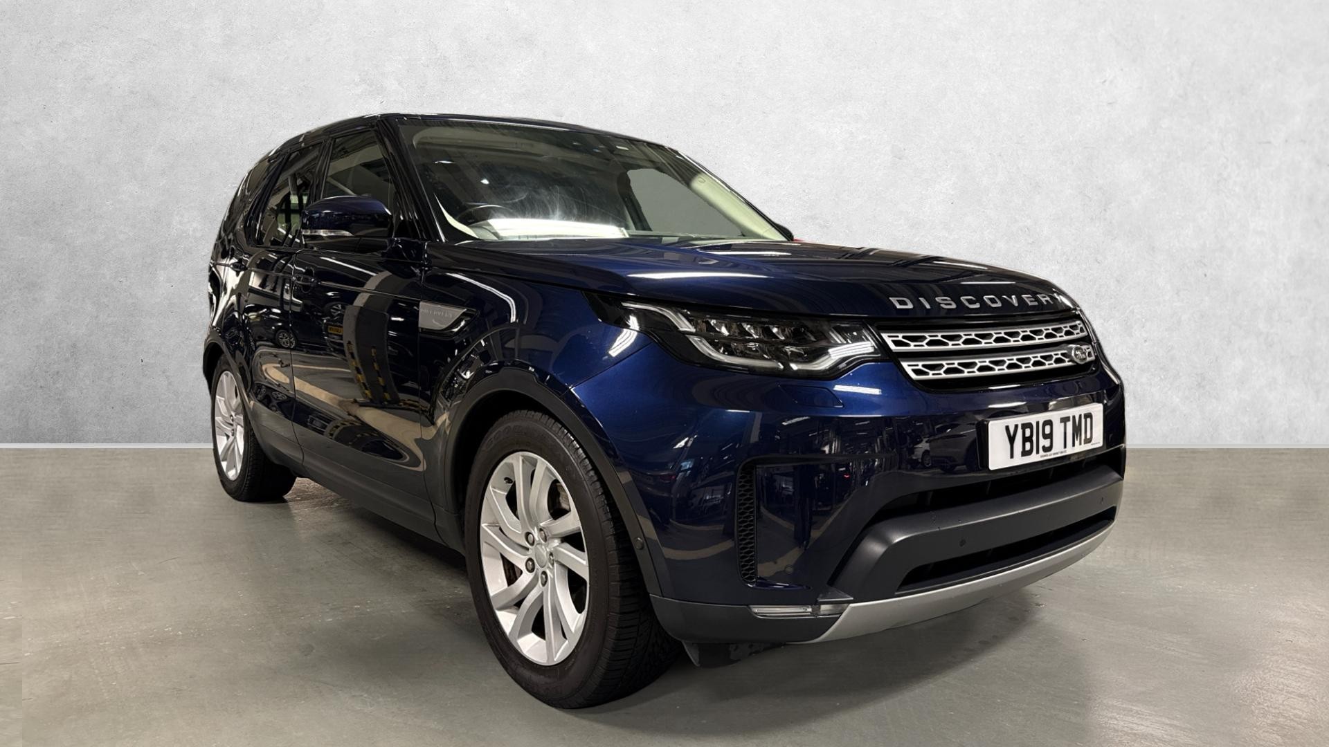 Main listing image - Land Rover Discovery