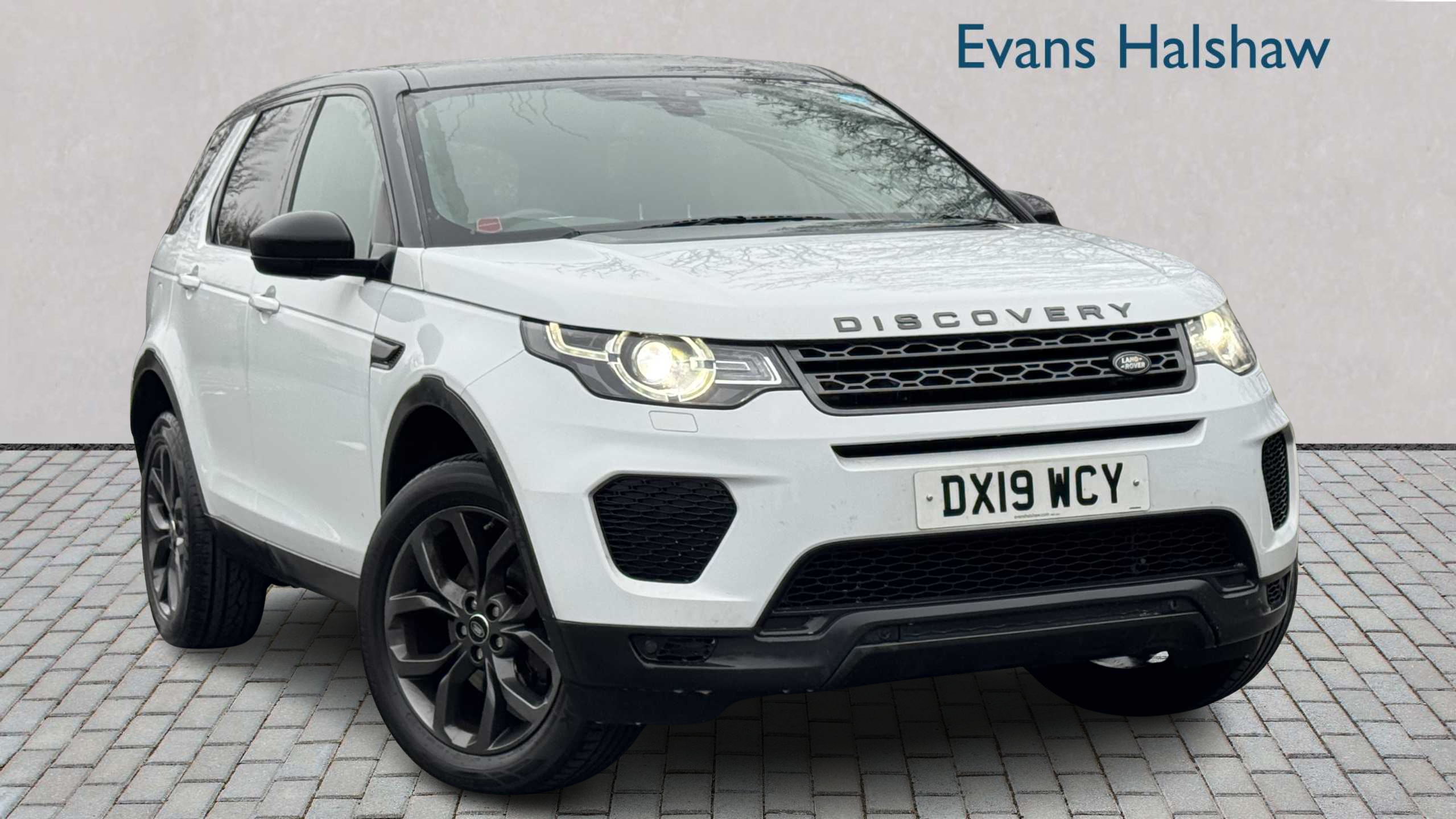 Main listing image - Land Rover Discovery Sport