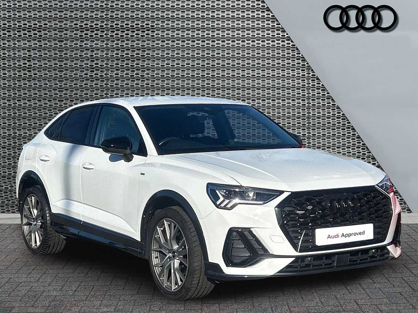 Main listing image - Audi Q3