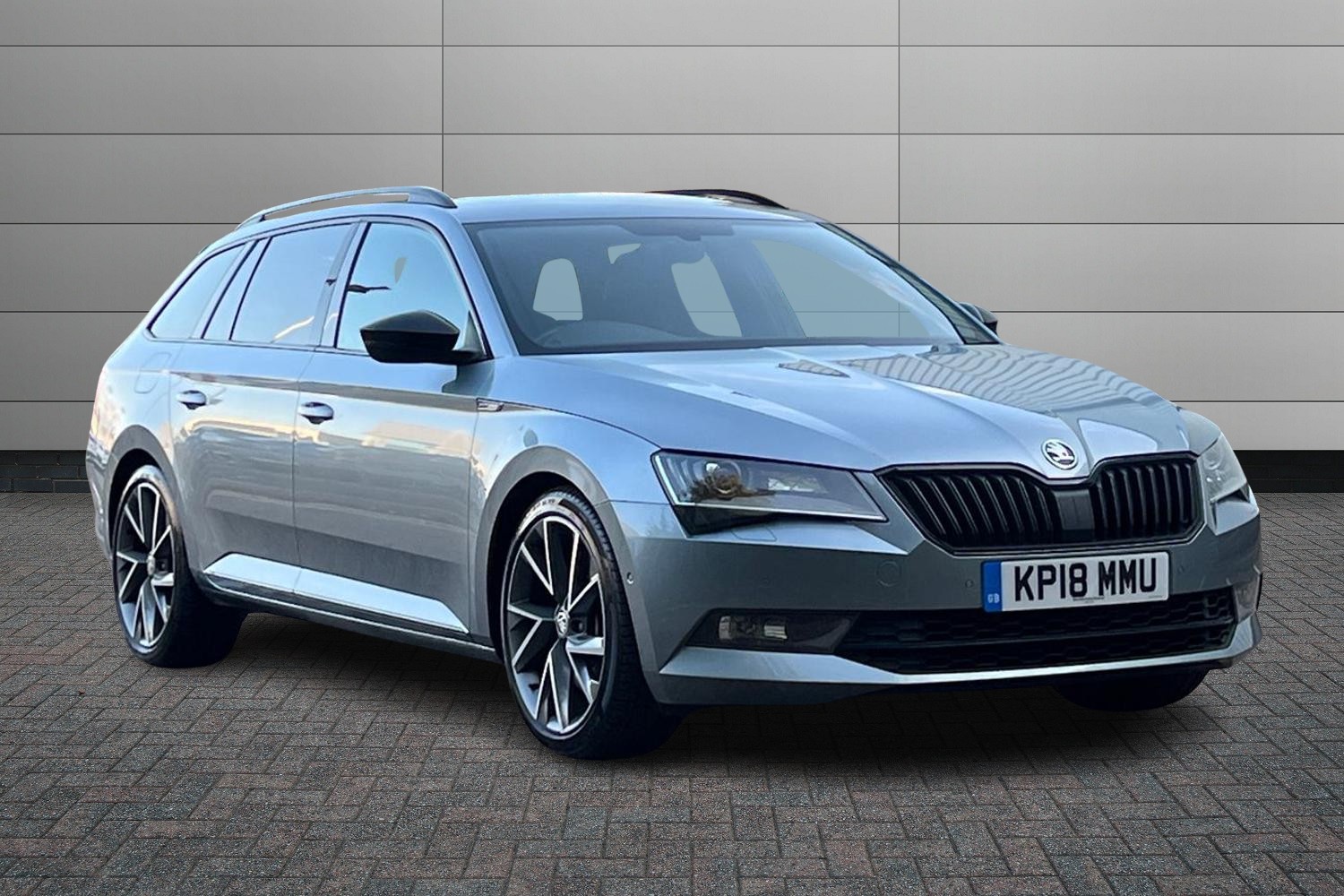 Main listing image - Skoda Superb Estate