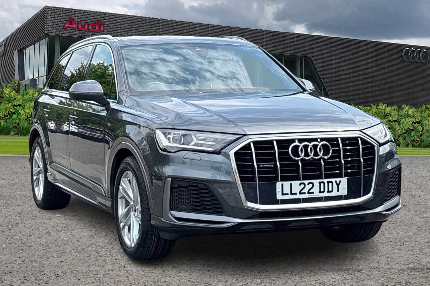 Main listing image - Audi Q7