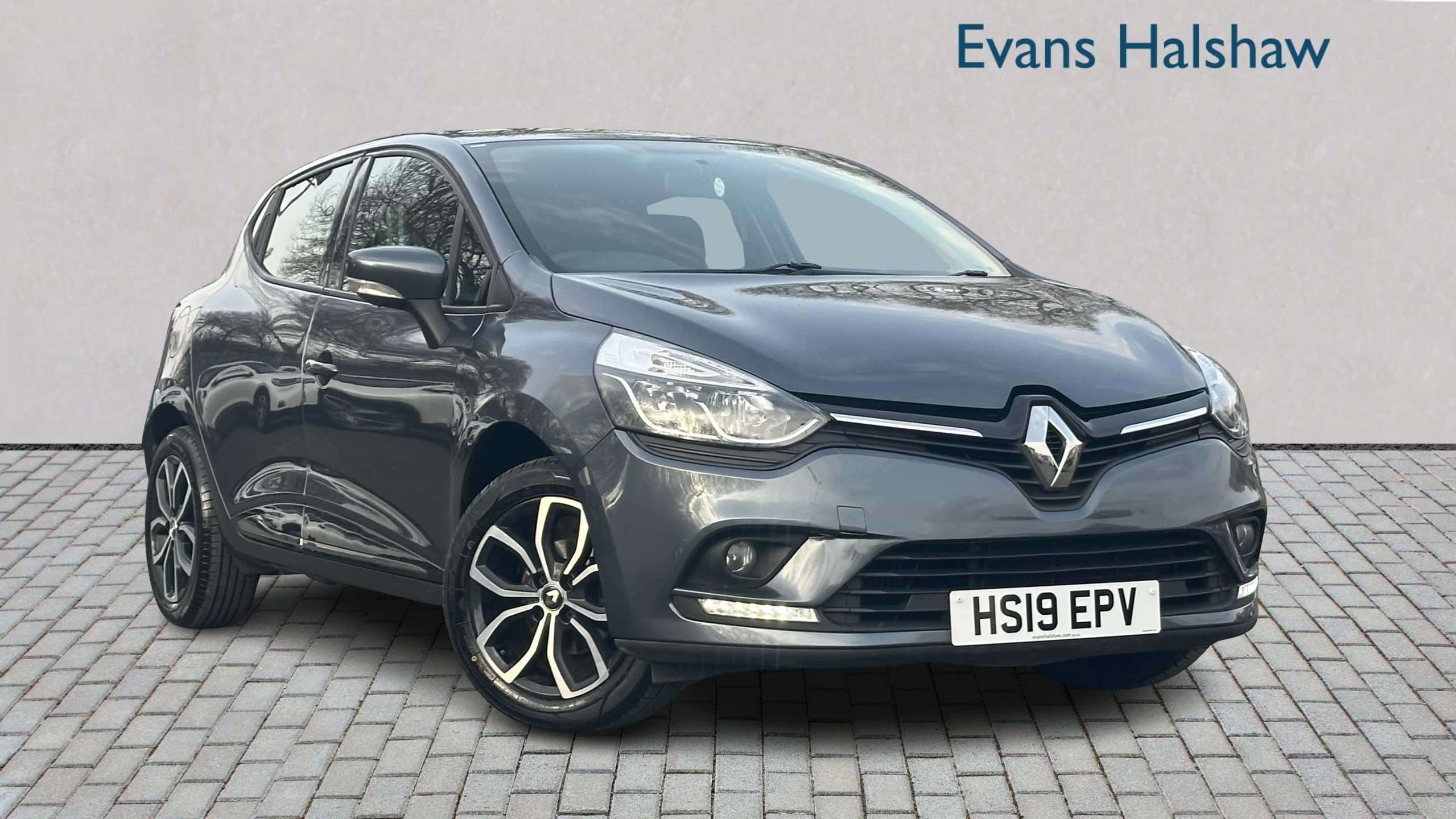 Main listing image - Renault Clio
