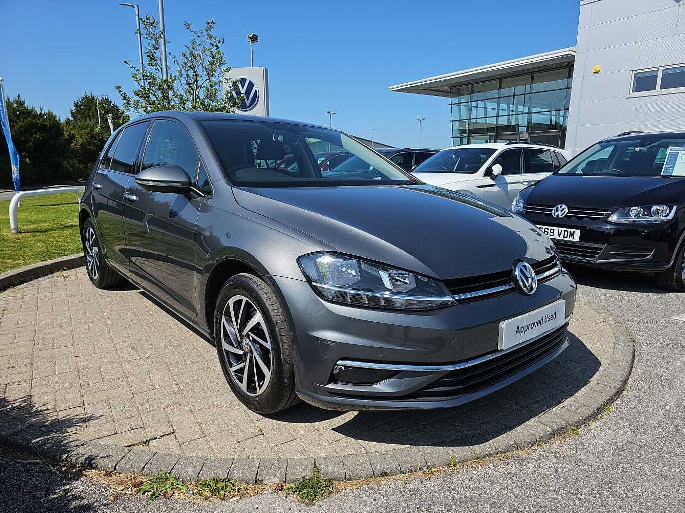 Main listing image - Volkswagen Golf