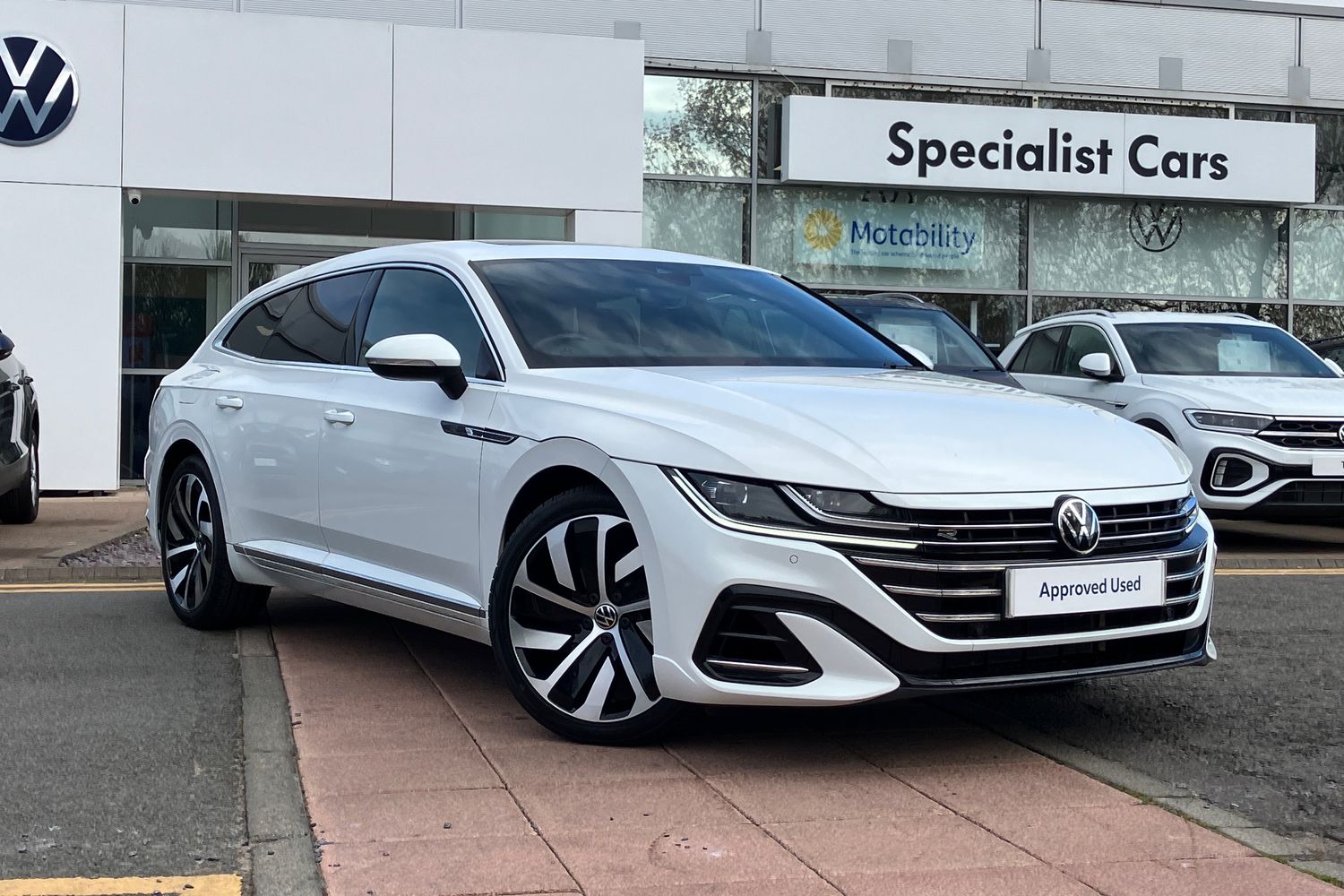 Main listing image - Volkswagen Arteon Shooting Brake