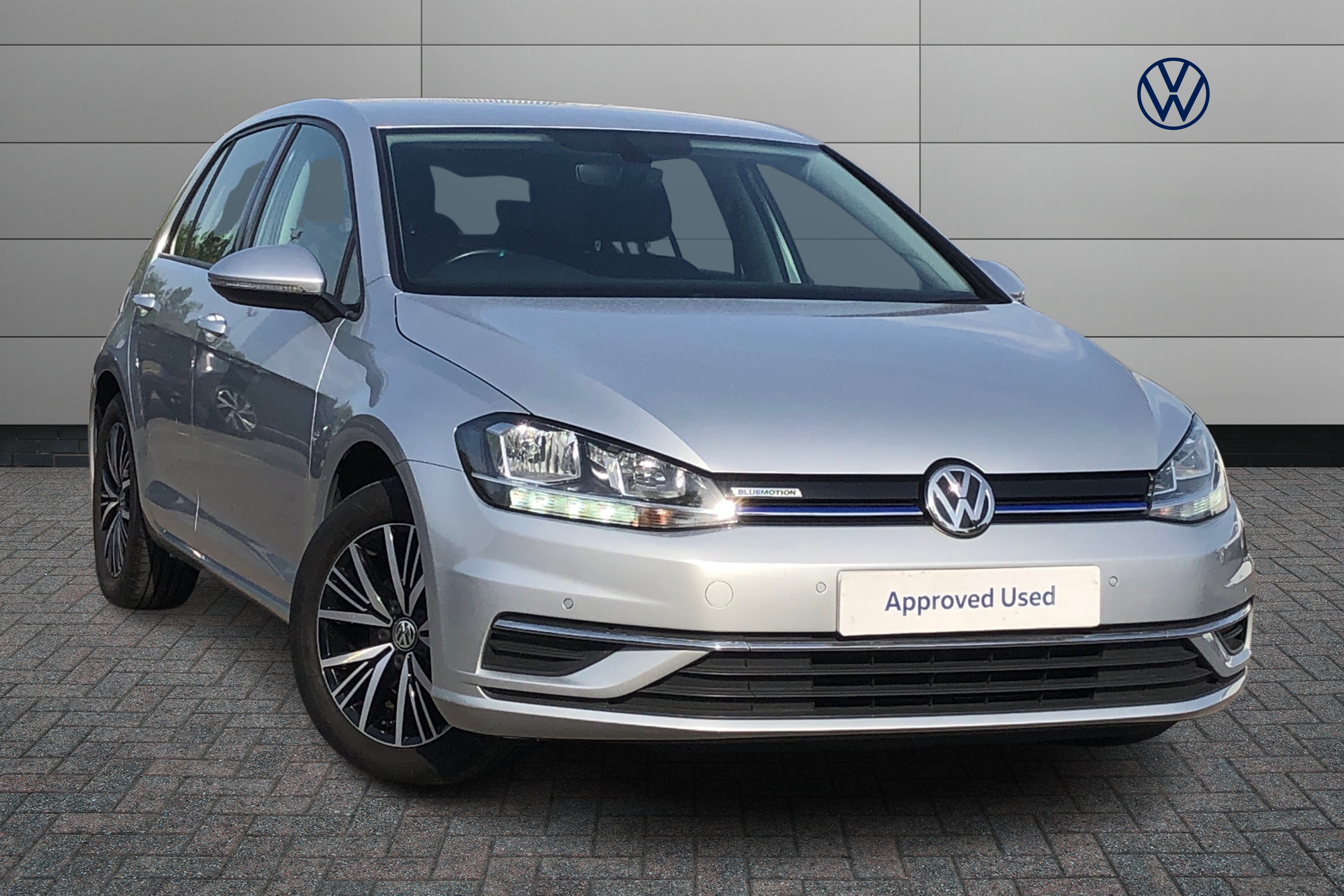 Main listing image - Volkswagen Golf