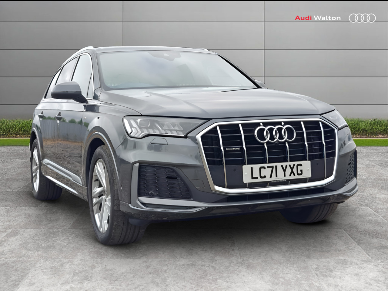 Main listing image - Audi Q7
