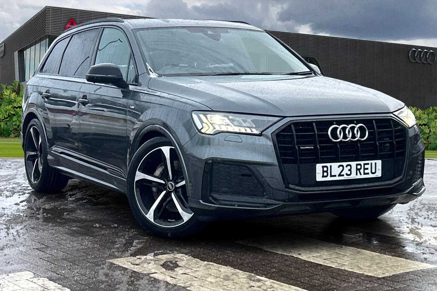 Main listing image - Audi Q7