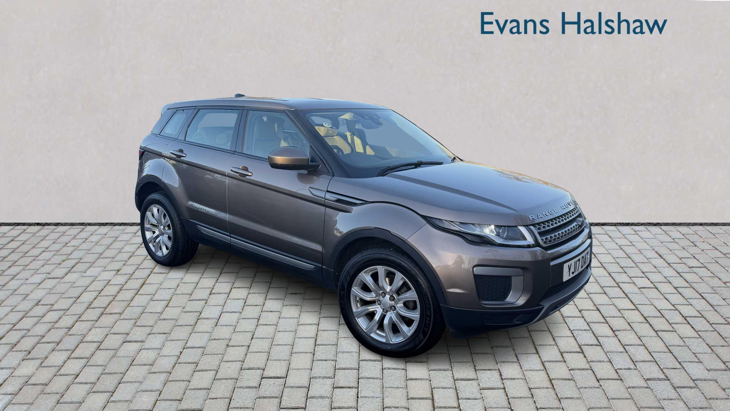 Main listing image - Land Rover Range Rover Evoque