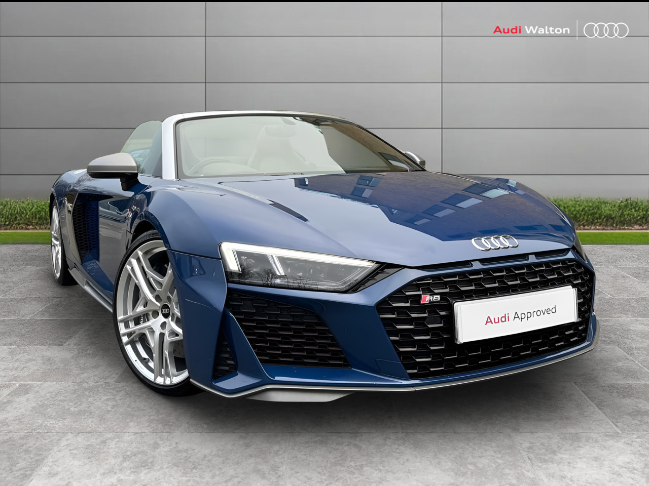 Main listing image - Audi R8 Spyder