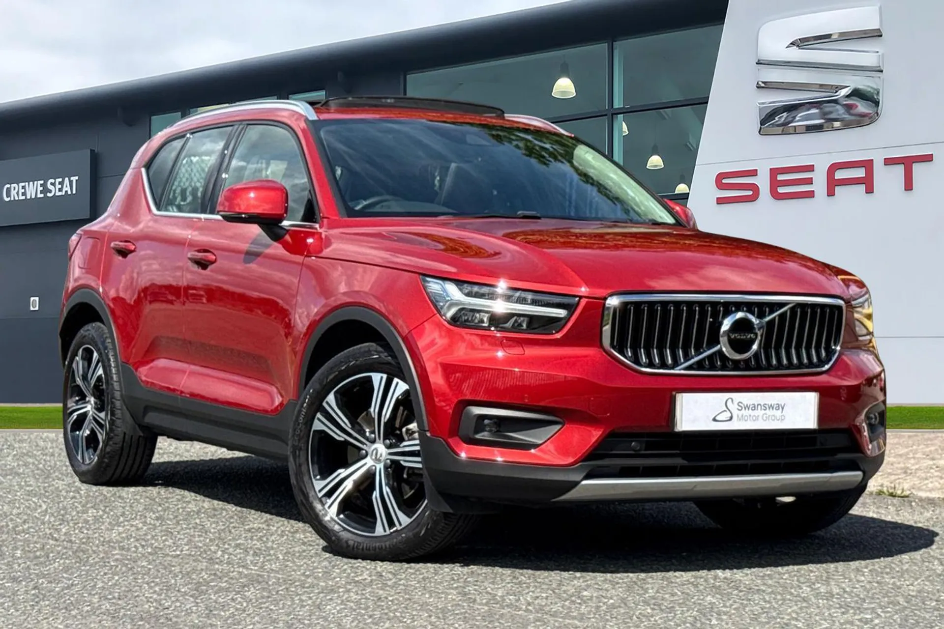 Main listing image - Volvo XC40