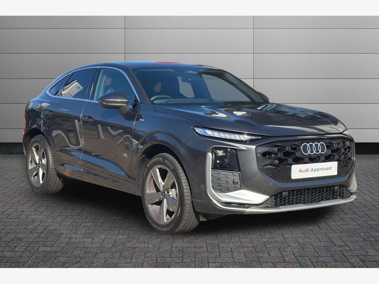 Main listing image - Audi Q3