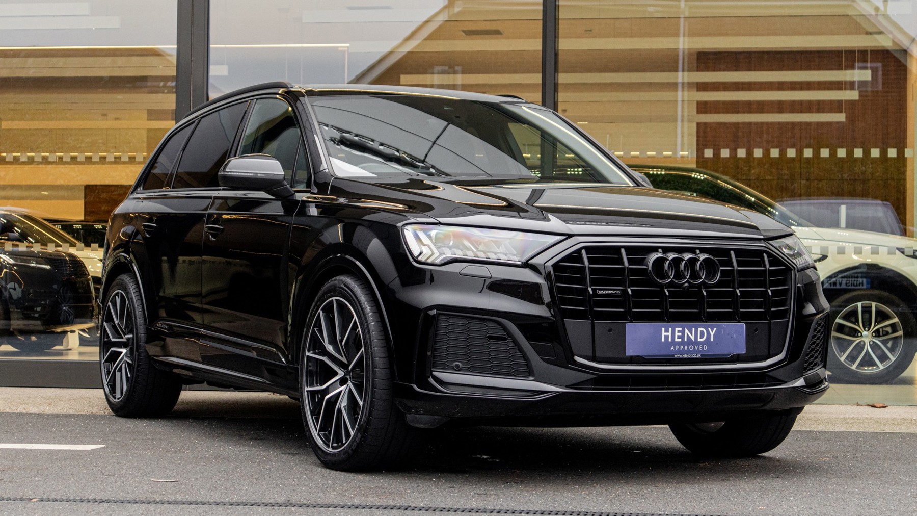 Main listing image - Audi Q7