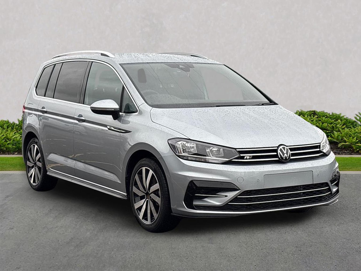 Main listing image - Volkswagen Touran