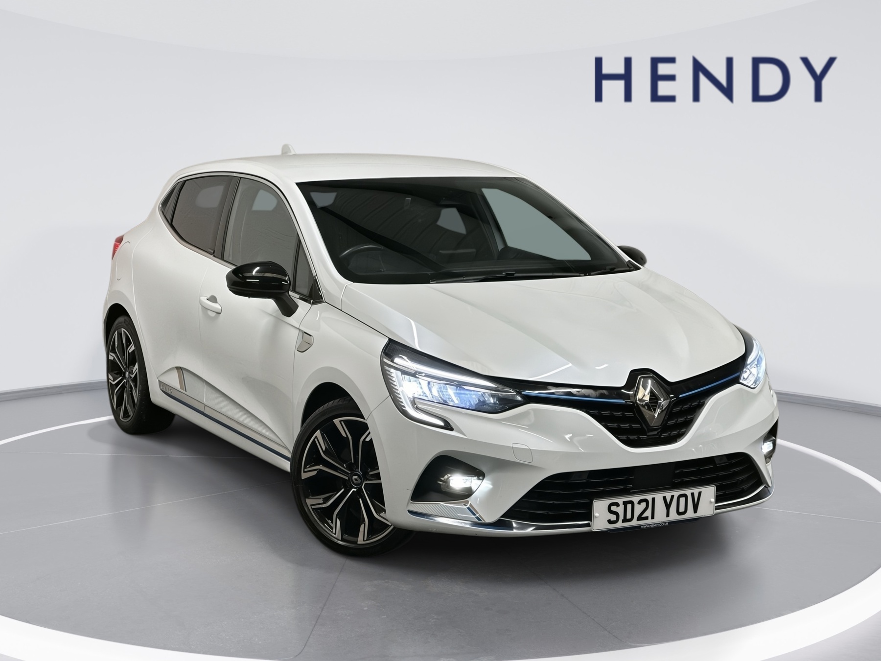 Main listing image - Renault Clio