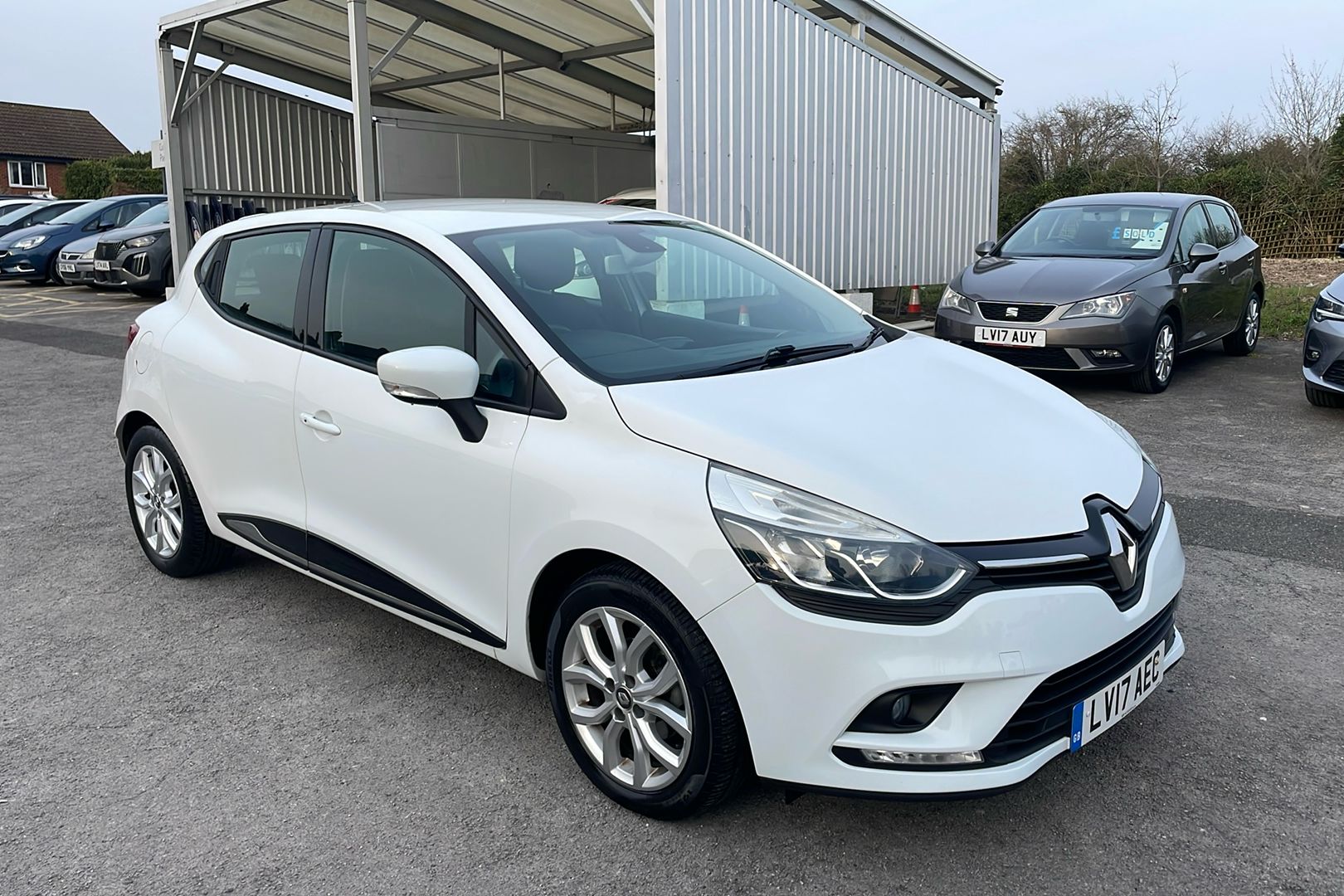 Main listing image - Renault Clio