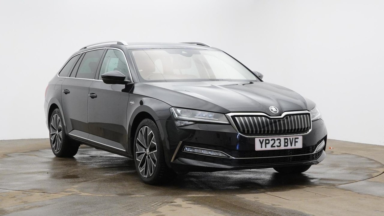 Main listing image - Skoda Superb Estate