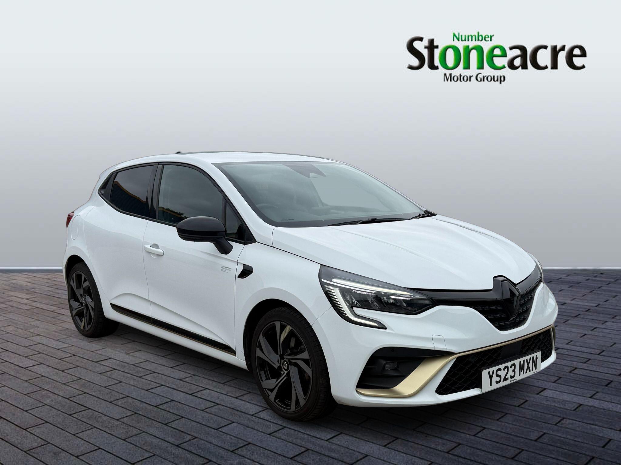 Main listing image - Renault Clio