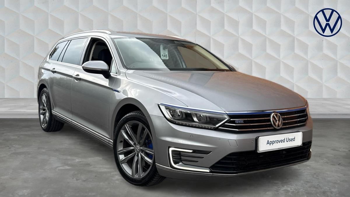 Main listing image - Volkswagen Passat GTE
