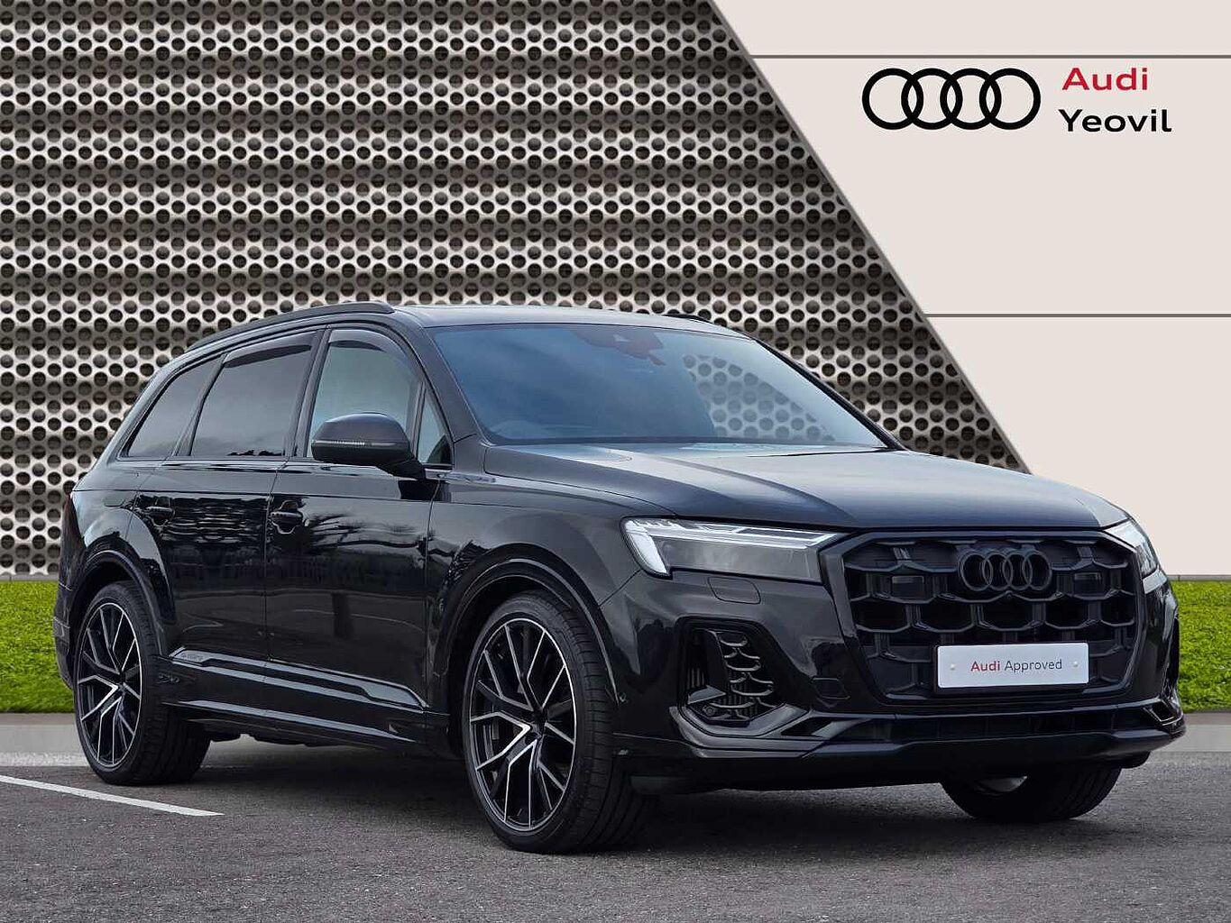 Main listing image - Audi Q7