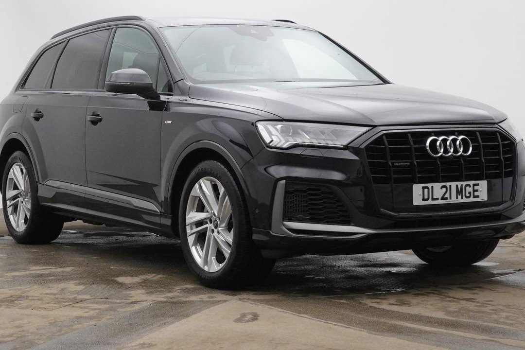 Main listing image - Audi Q7
