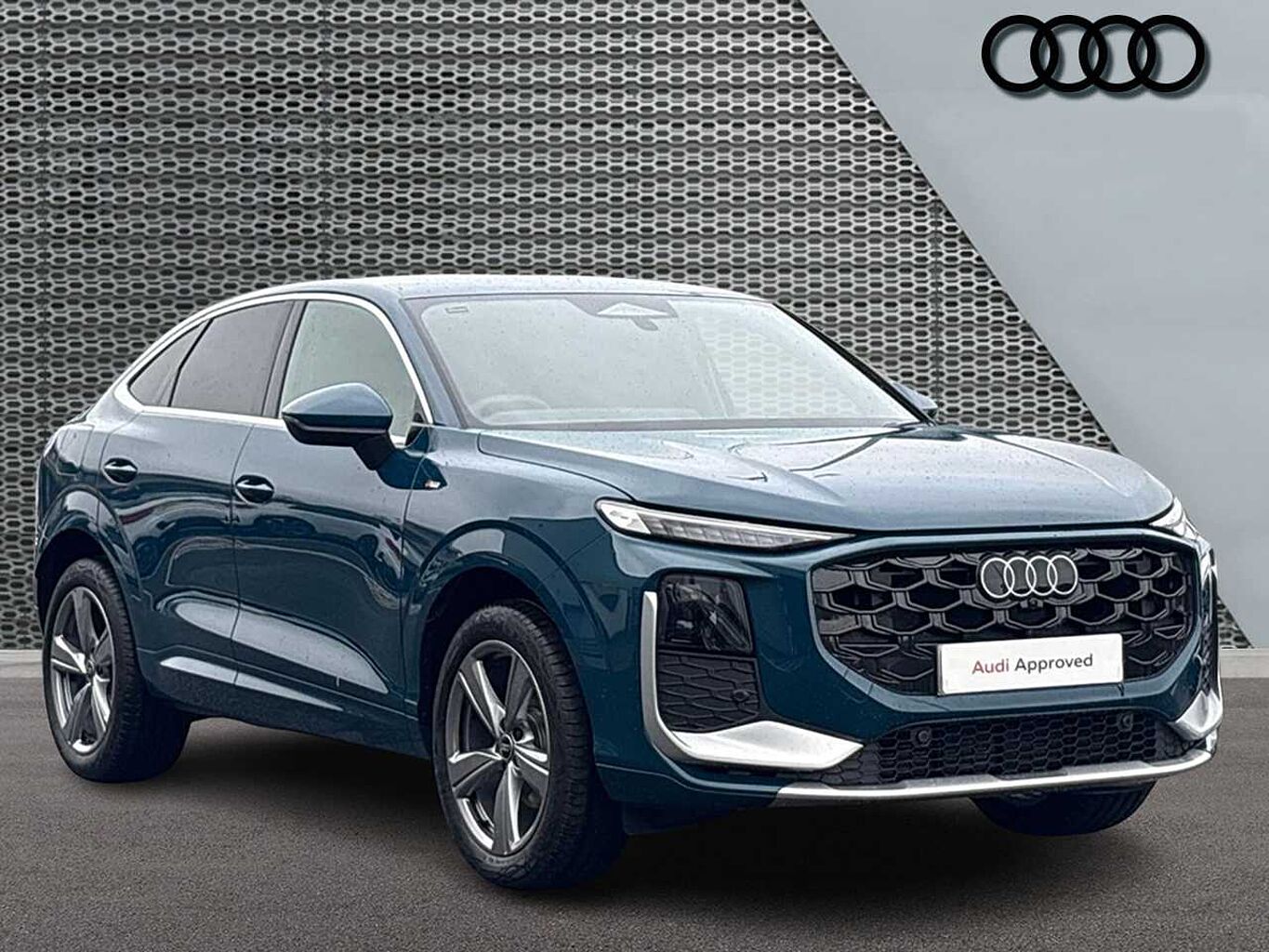 Main listing image - Audi Q3
