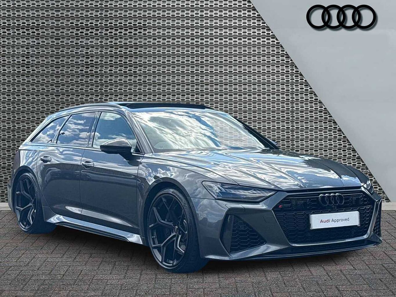 Main listing image - Audi RS6