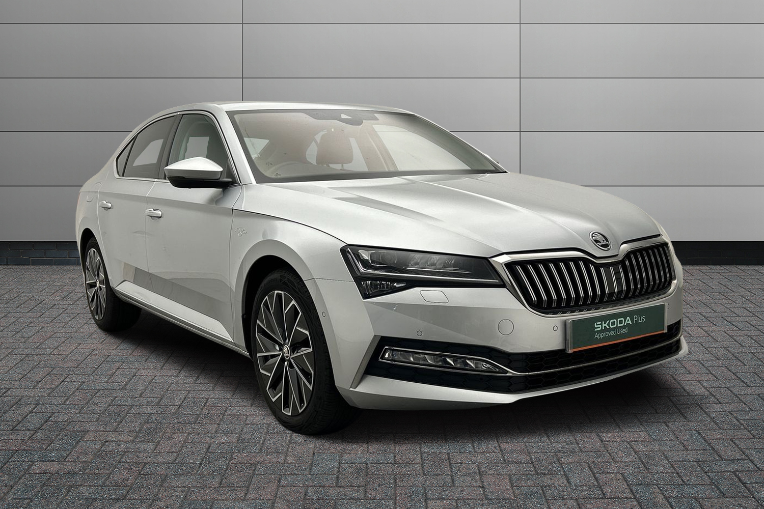 Main listing image - Skoda Superb