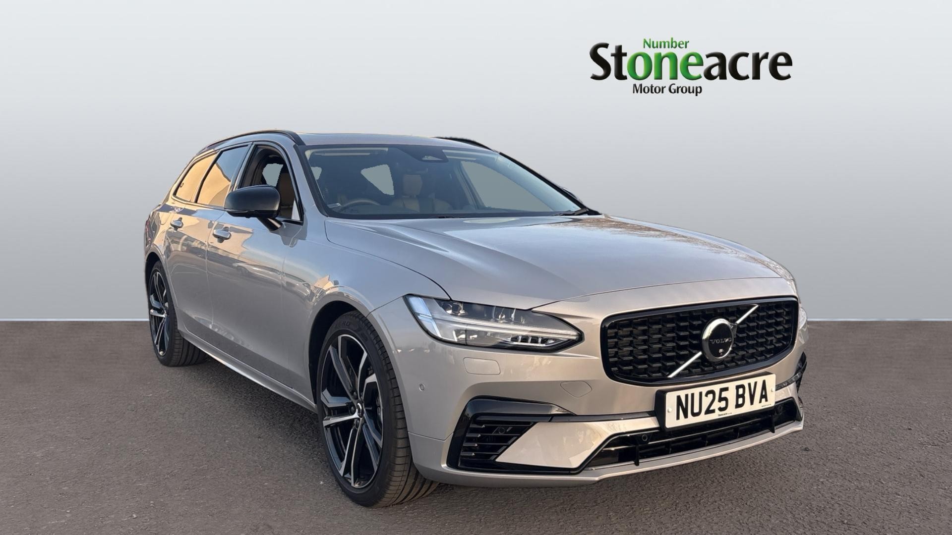 Main listing image - Volvo V90