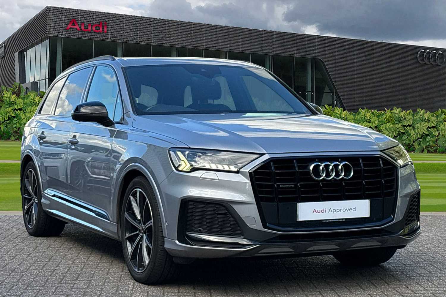 Main listing image - Audi Q7