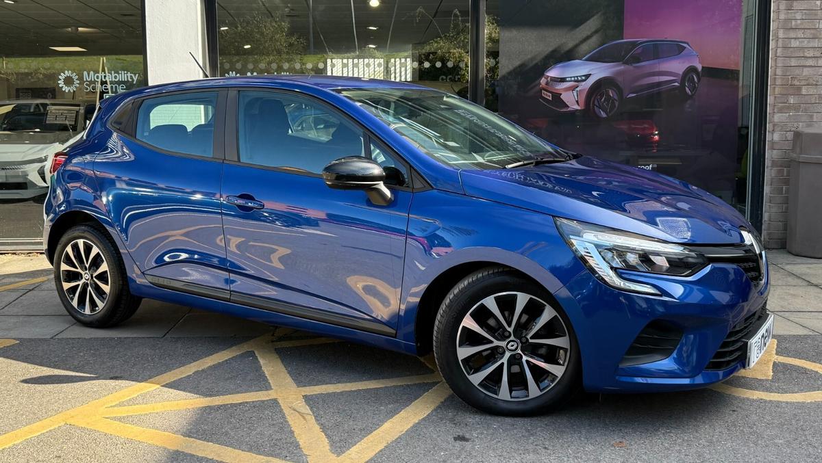 Main listing image - Renault Clio
