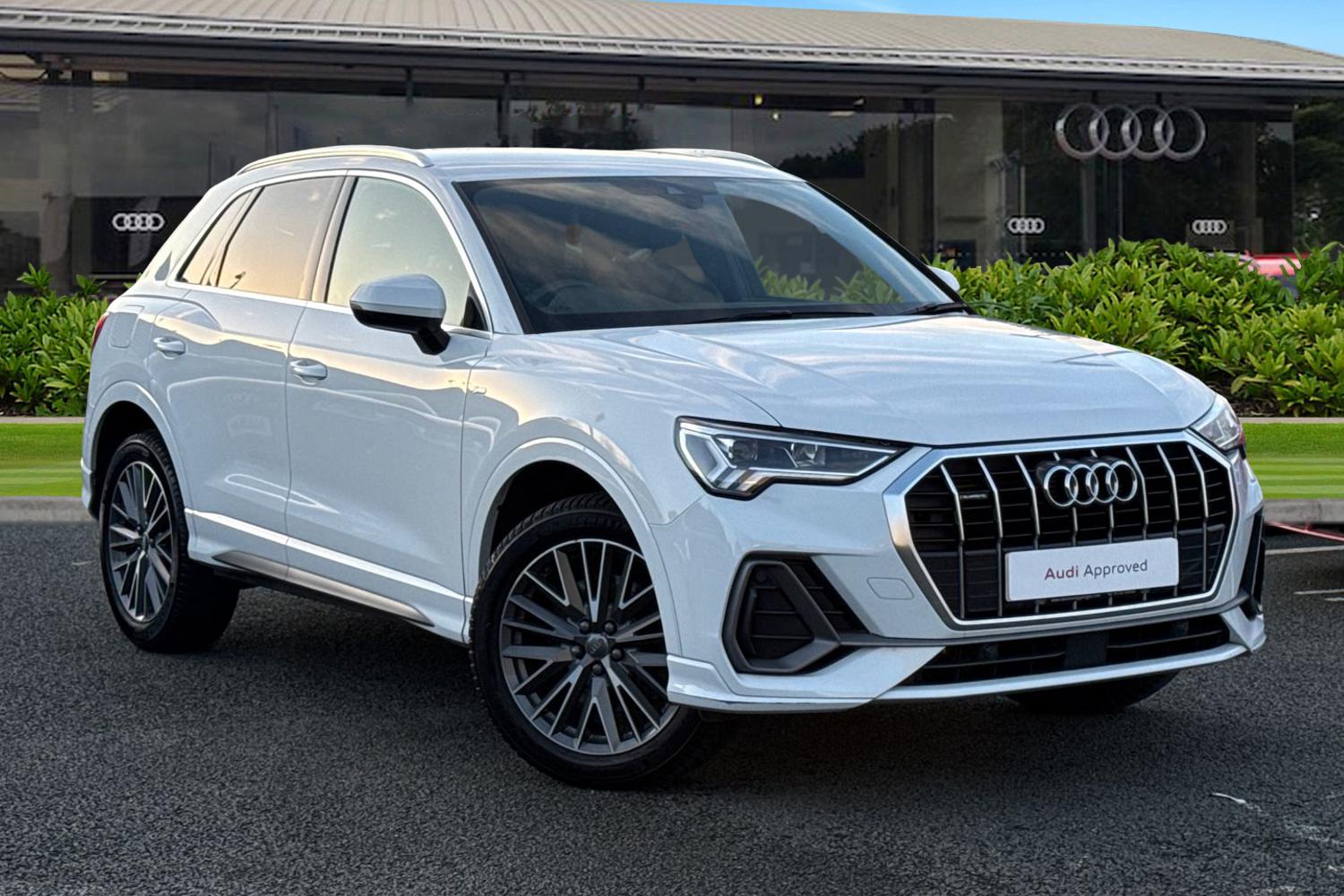 Main listing image - Audi Q3