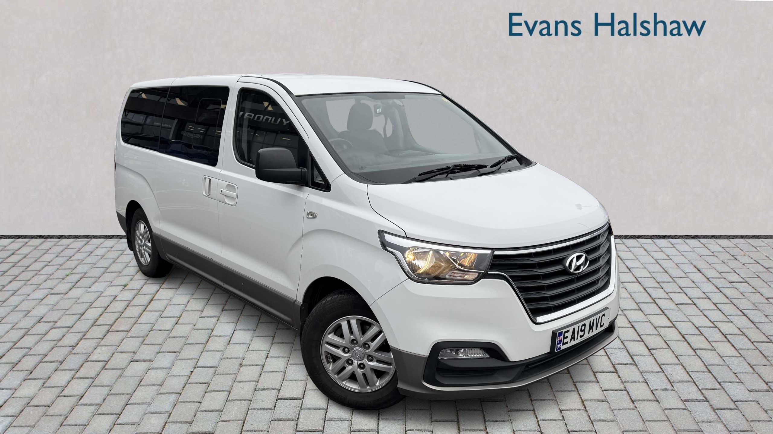 Main listing image - Hyundai i800