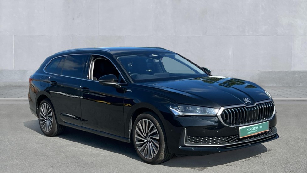 Main listing image - Skoda Superb Estate