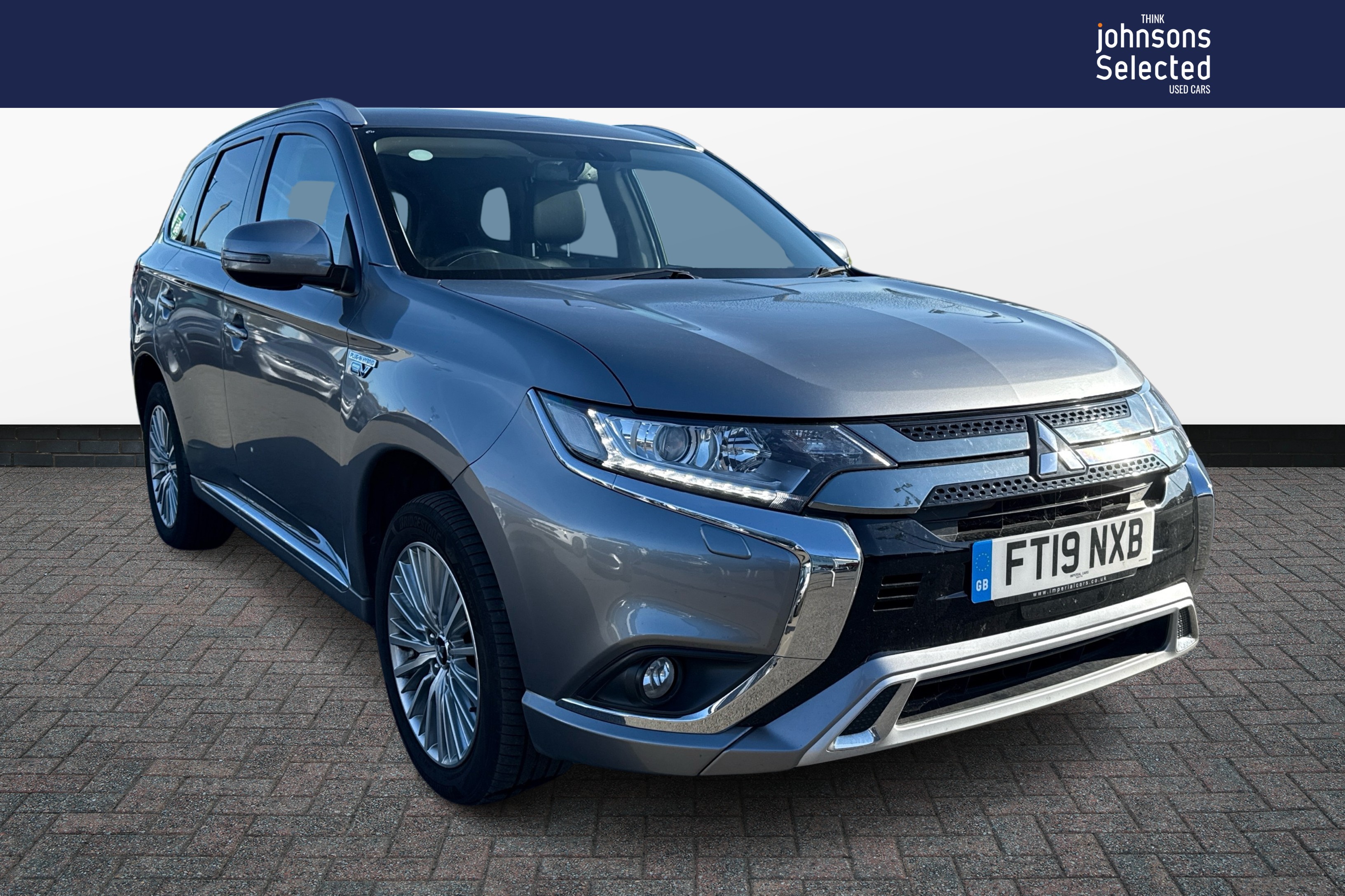 Main listing image - Mitsubishi Outlander