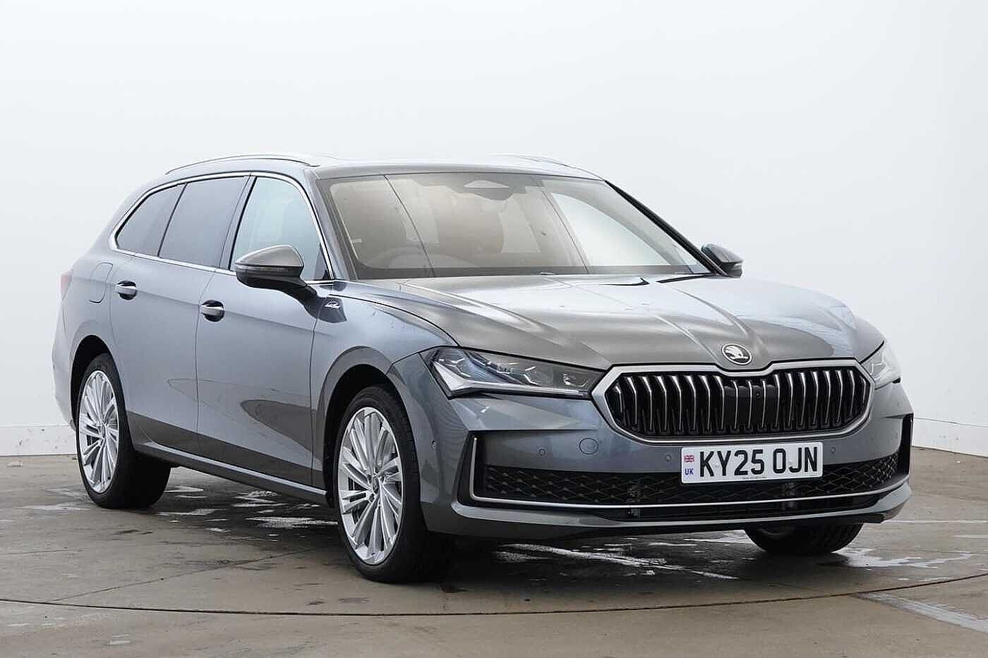 Main listing image - Skoda Superb Estate