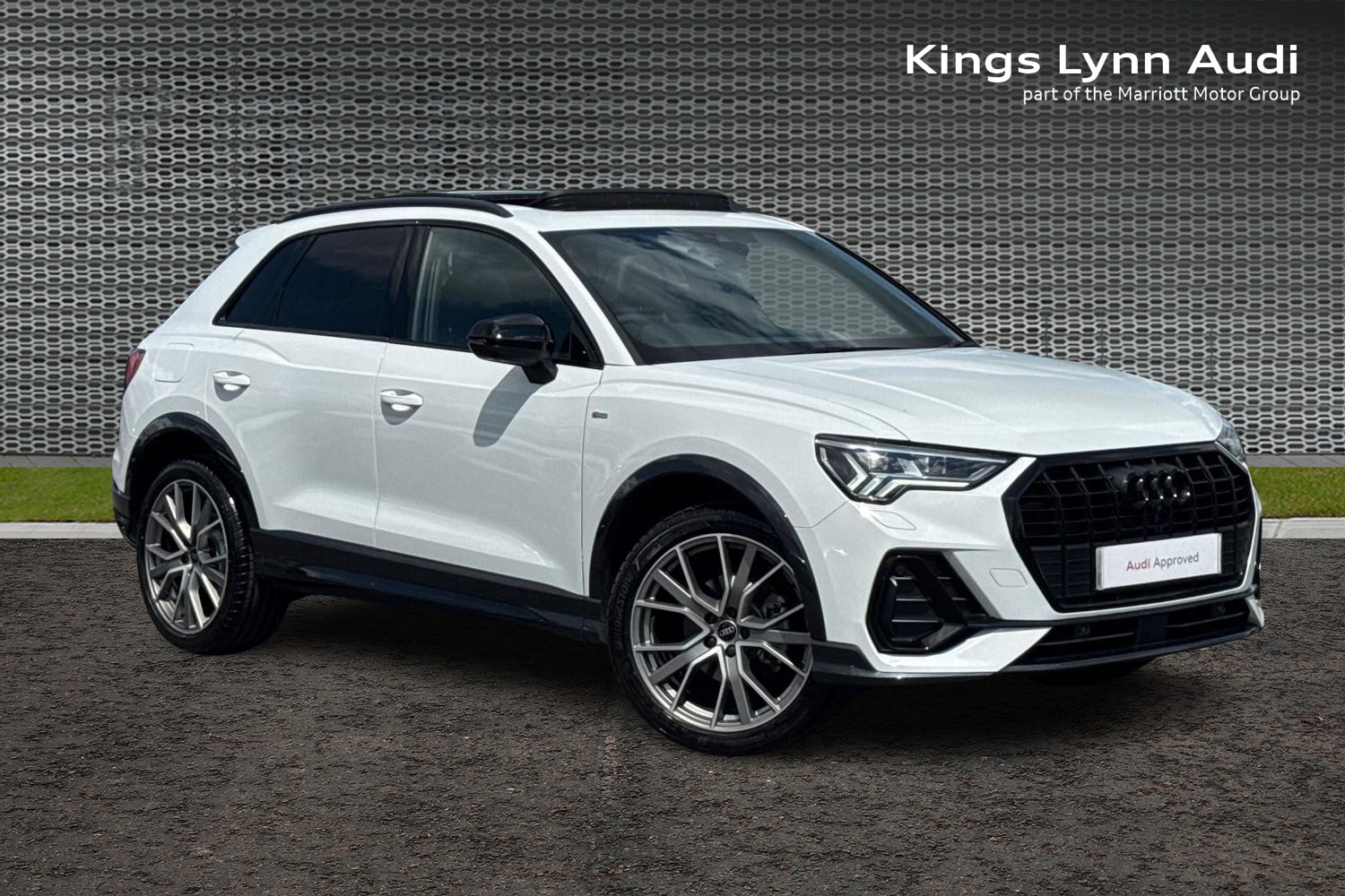 Main listing image - Audi Q3