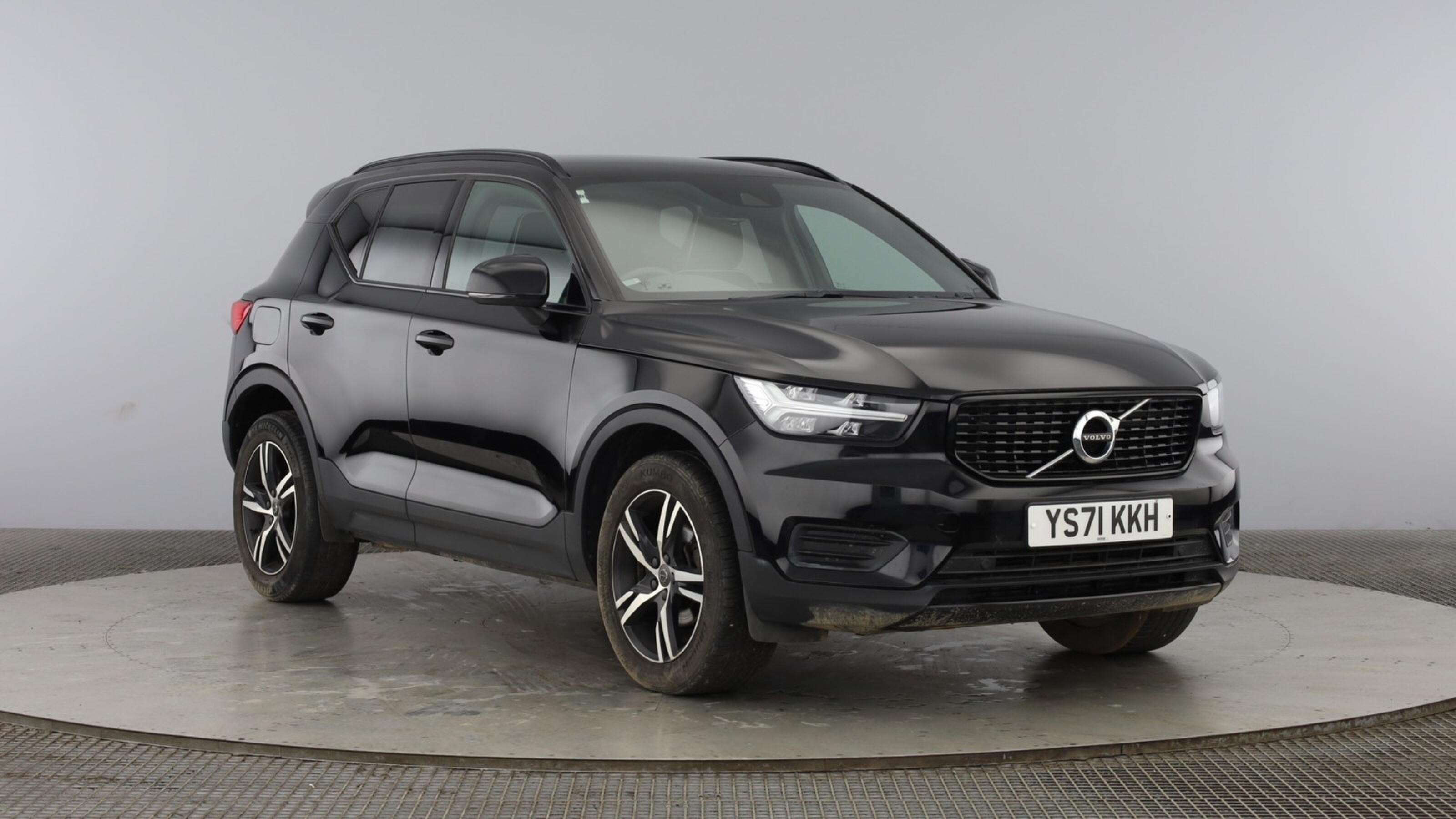 Main listing image - Volvo XC40