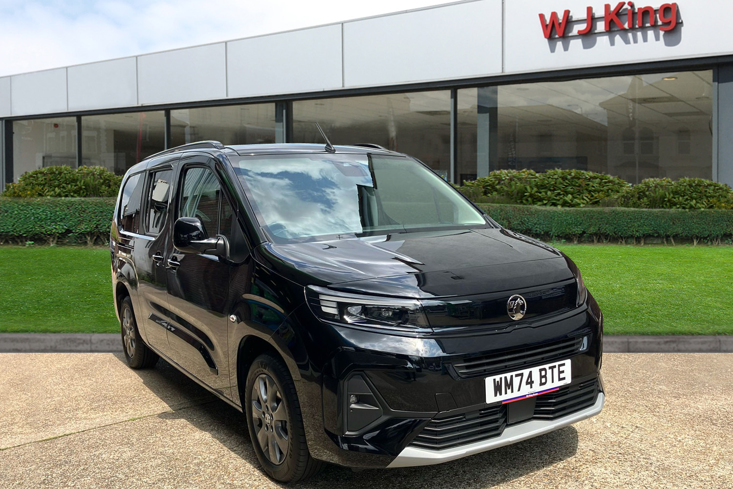 Main listing image - Vauxhall Combo Life-e