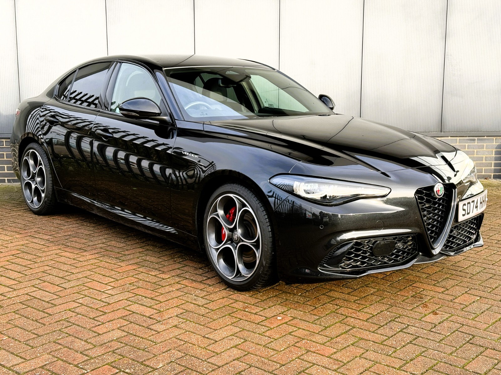 Main listing image - Alfa Romeo Giulia