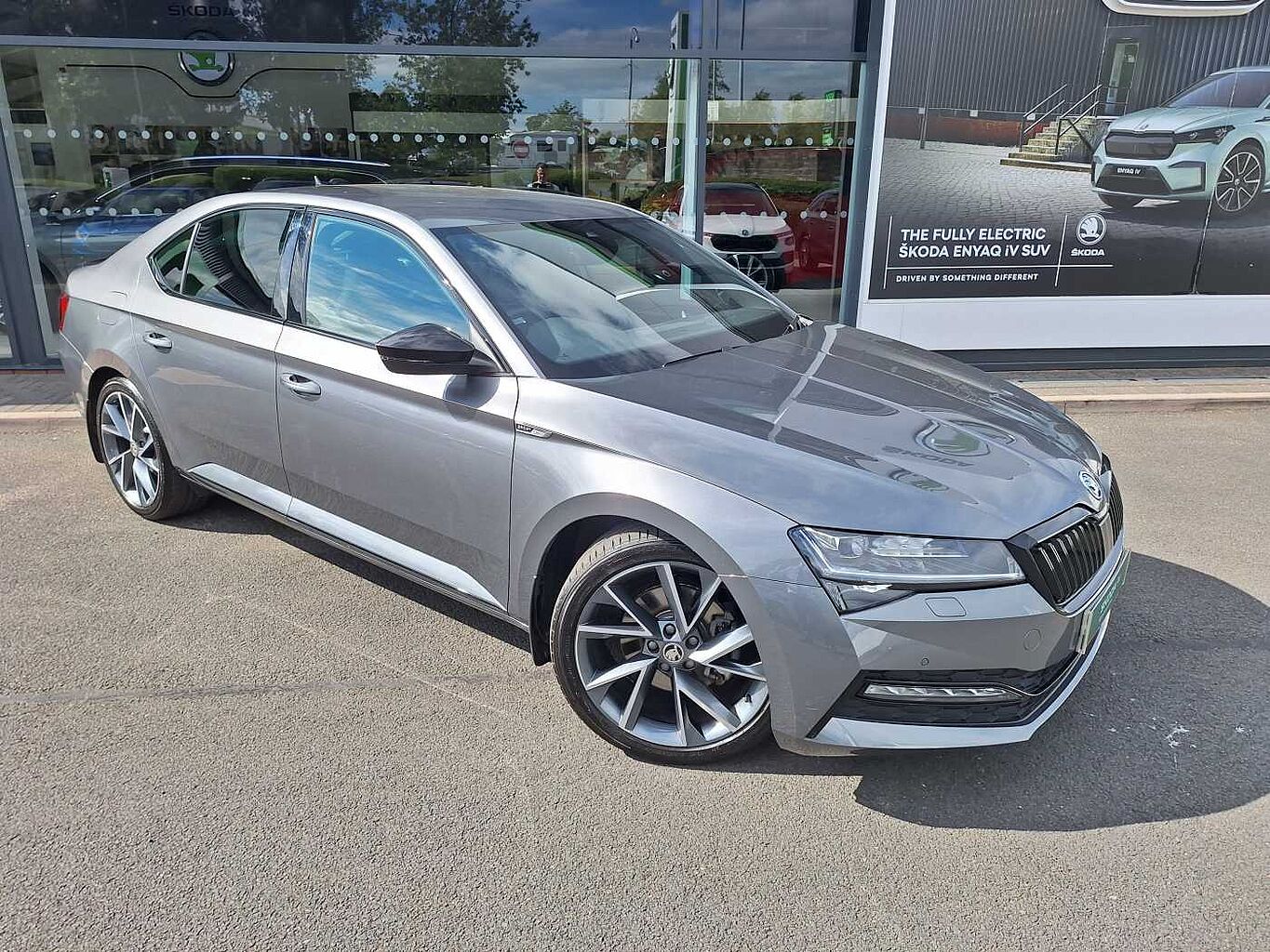 Main listing image - Skoda Superb