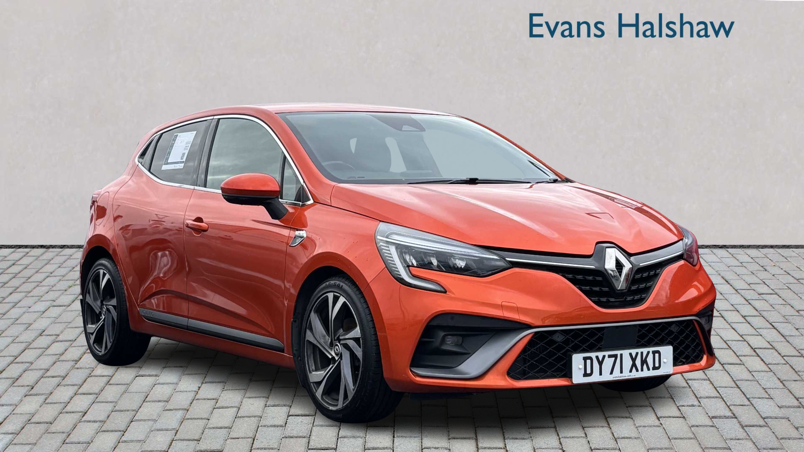 Main listing image - Renault Clio