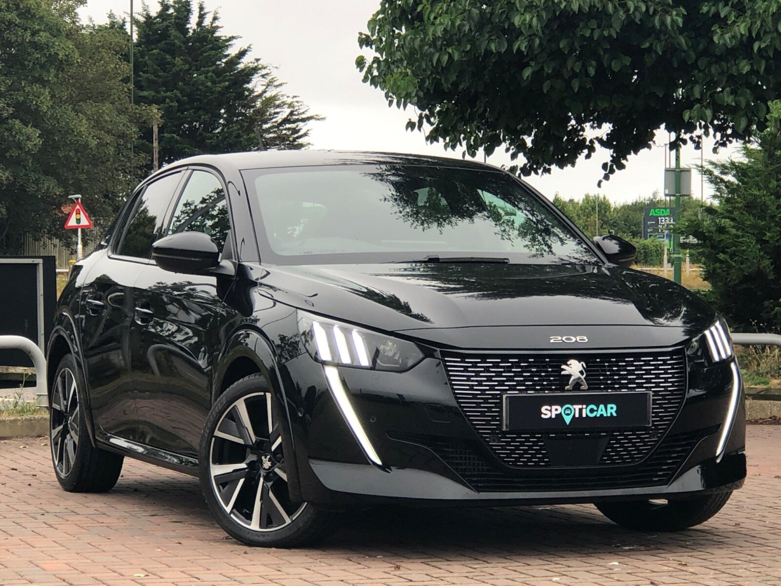 Main listing image - Peugeot 208