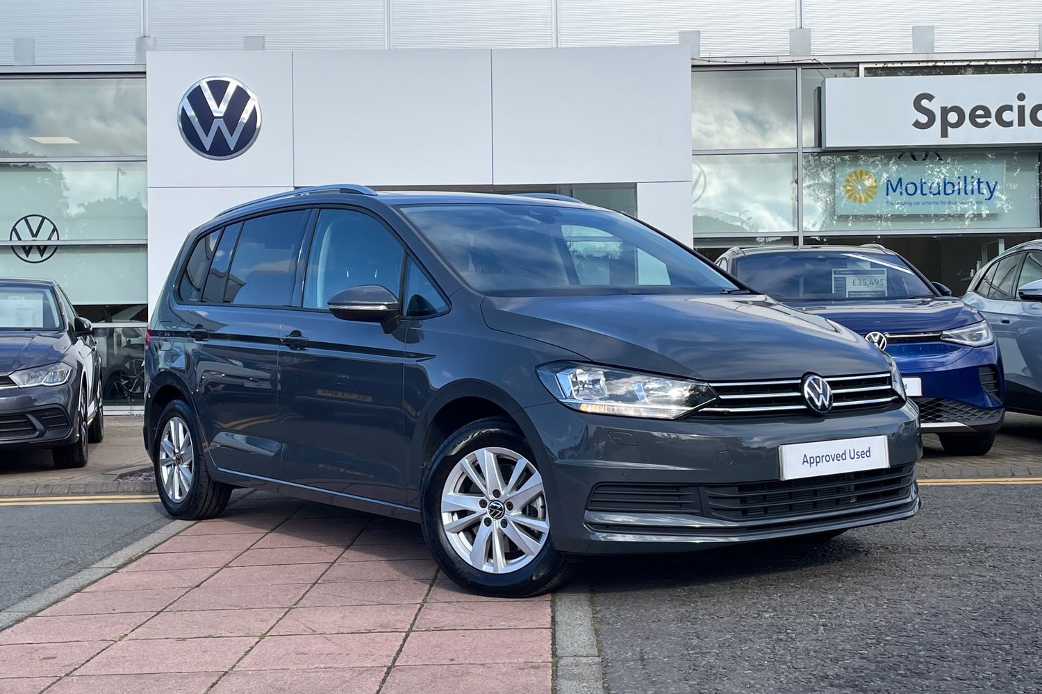 Main listing image - Volkswagen Touran