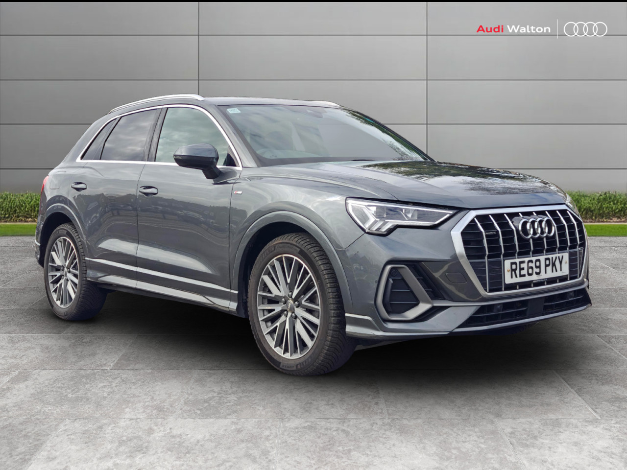 Main listing image - Audi Q3
