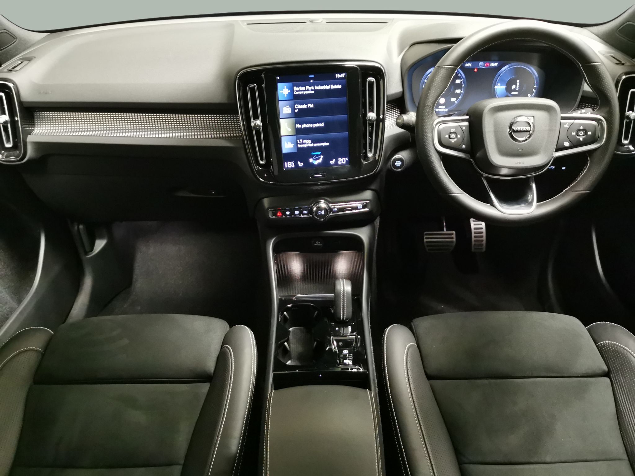 Main listing image - Volvo XC40 Recharge