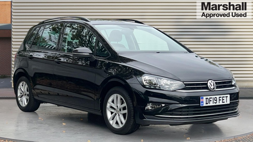 Main listing image - Volkswagen Golf SV