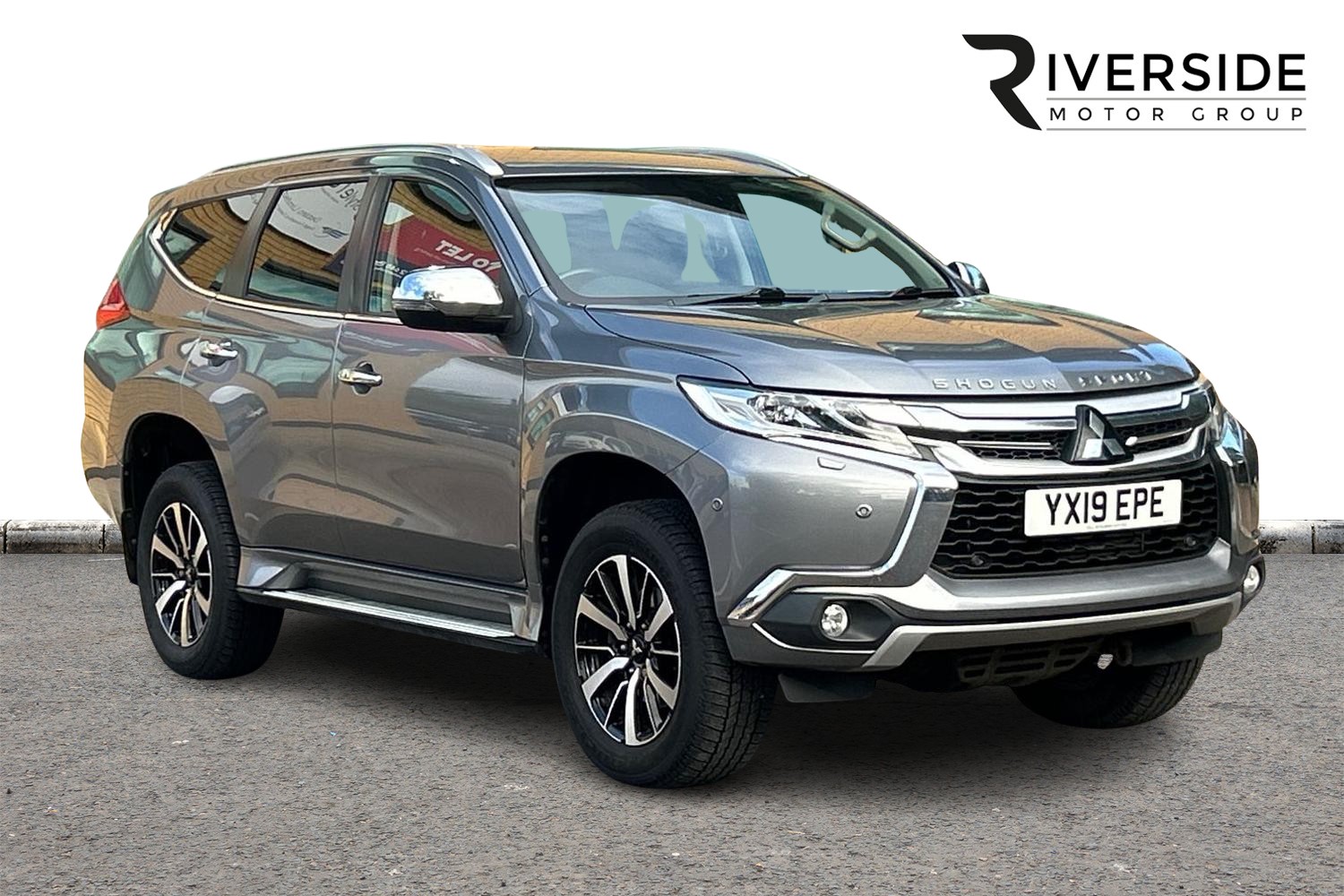 Main listing image - Mitsubishi Shogun Sport
